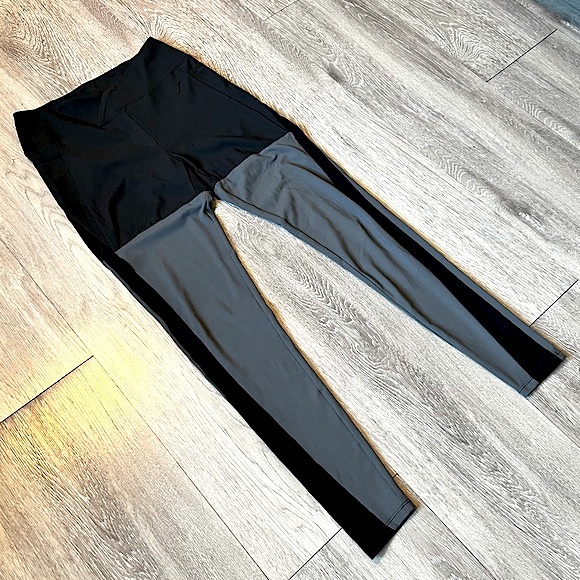 GYMSHARK โข Nikki Blackketter Cross-Waist Leggings โข Size Medium โข Black + Grey - Picture 15 of 15